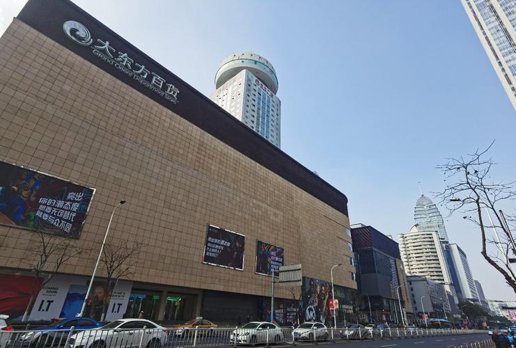 无锡大东方广场位于无锡市市中心由大东方百货和大东方广场组成是无锡