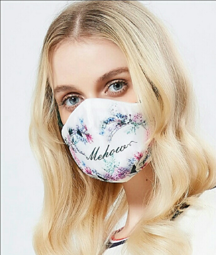 非常流行的时尚口罩.