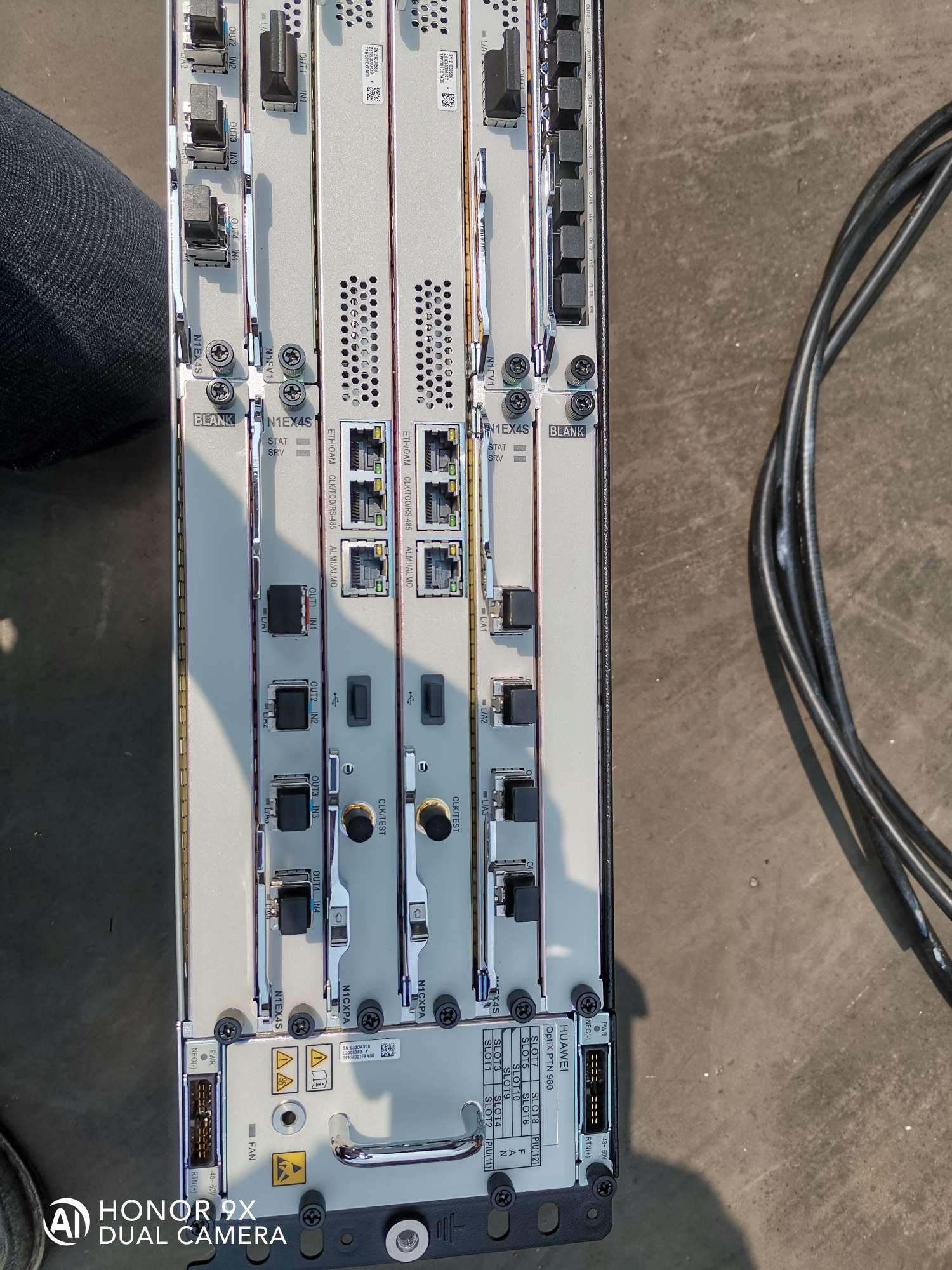 这是华为的5g设备,不知道这货有没有生产这一类激光产品的激光