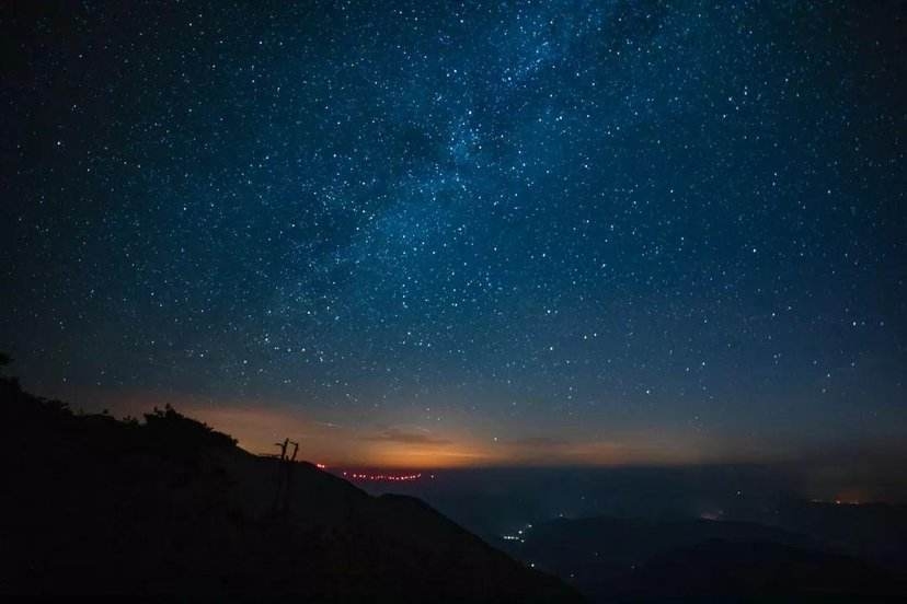 老金夜观星象,方位西南见紫微星闪烁,定是吉兆,斗胆预测明日(3.