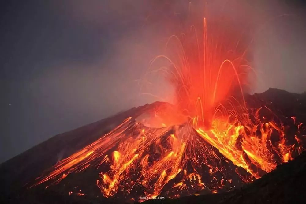 御岳山火山图片