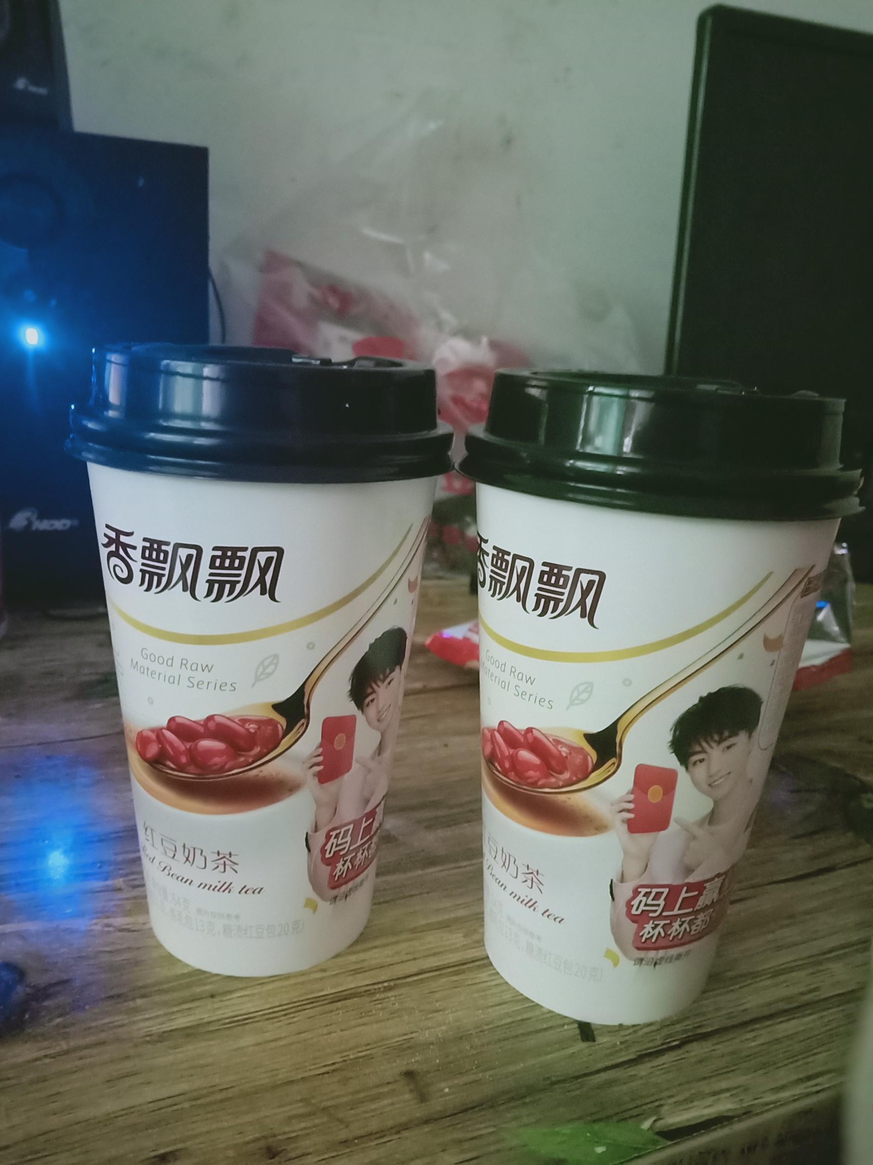 買了三杯香飄飄奶茶,15元