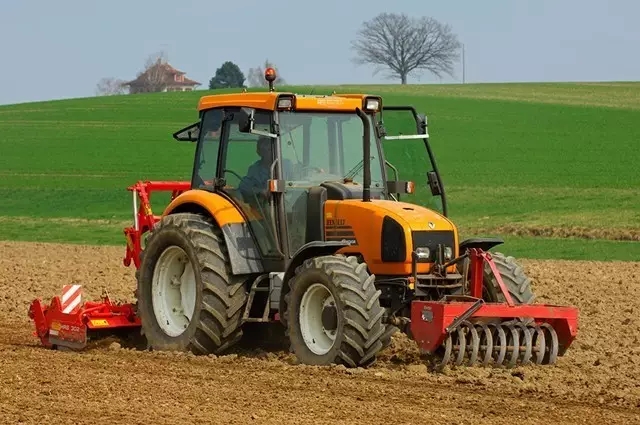 农业现代化必须农业机械化!