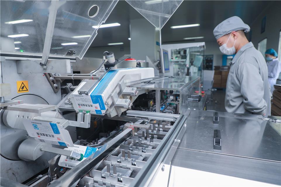 以岭药业加班加点生产连花清瘟胶囊供应国内外抗疫需要