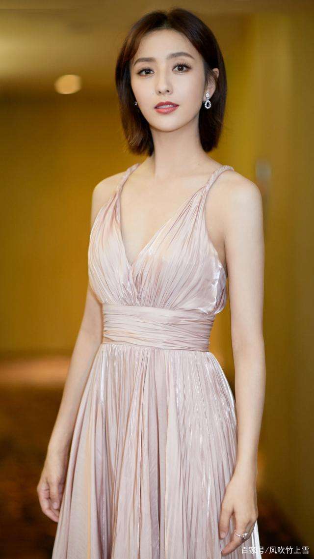 天天那么多人瞎逼逼这么有时间欣赏一下美女不行吗