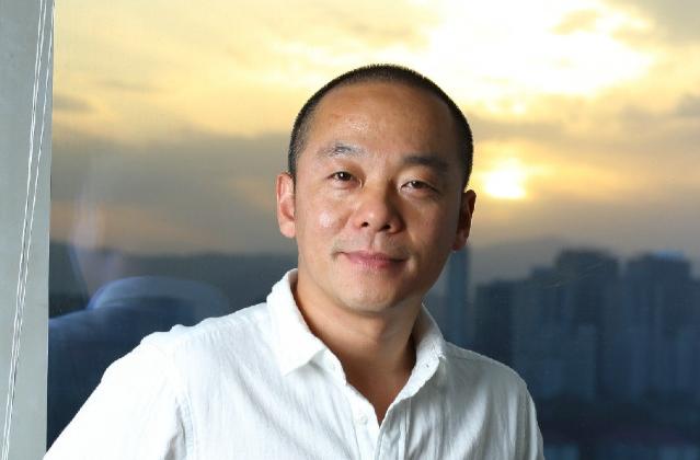 独立寒秋湘江北去橘子洲头看万山红遍层林尽染漫江碧透百舸争流鹰击