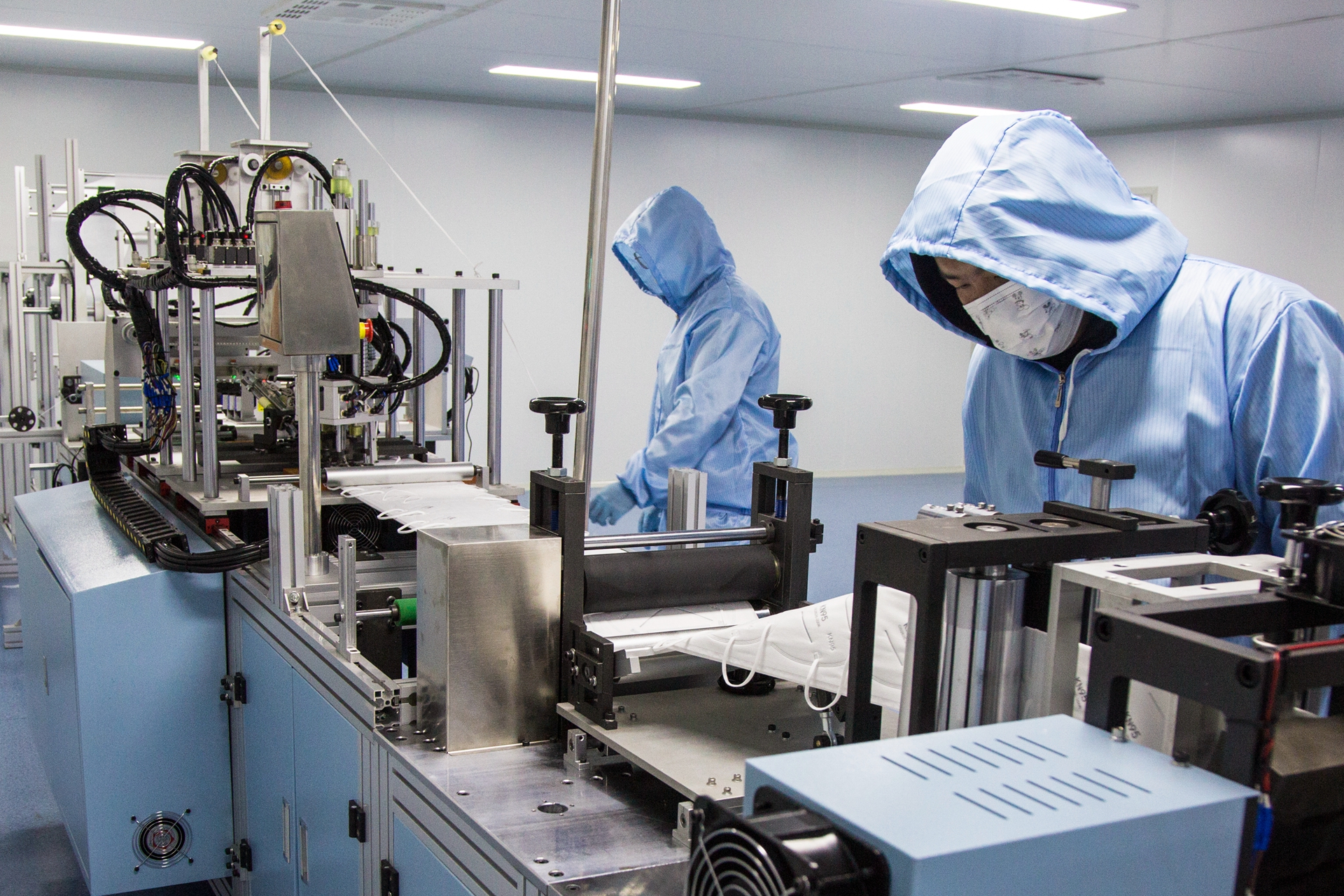 孚日安防科技口罩防护服生产线试运行