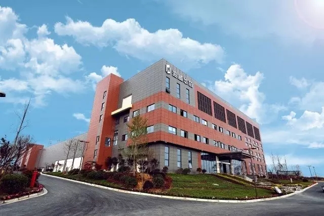 上图给大伙看看做一流三代化合物半导体企业的厂房外景