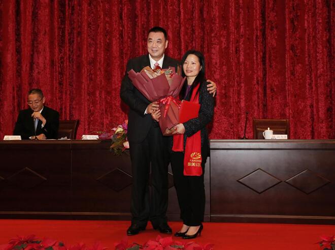 看看我们的马总和许种长什么样