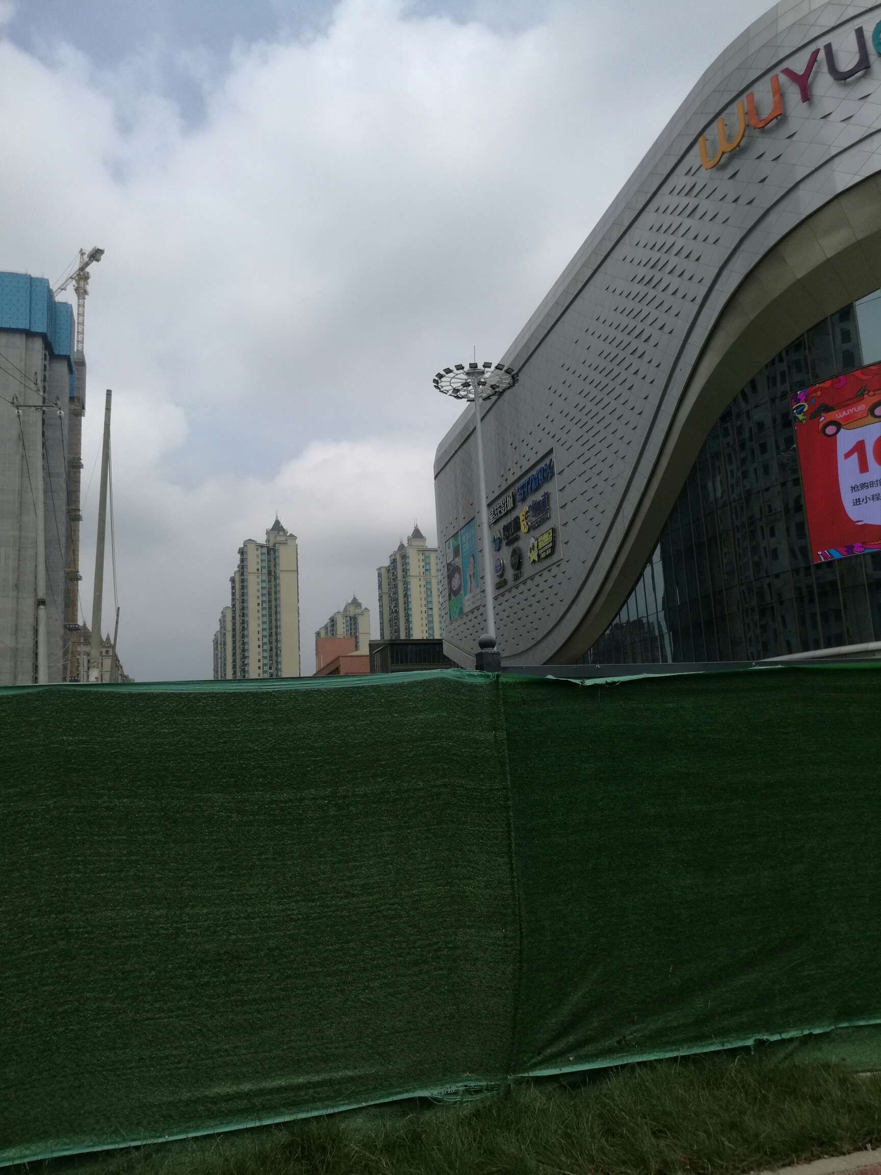 $新城控股(sh601155)$吾悦广场的深度隐忧与隐约淡淡的未来希望!