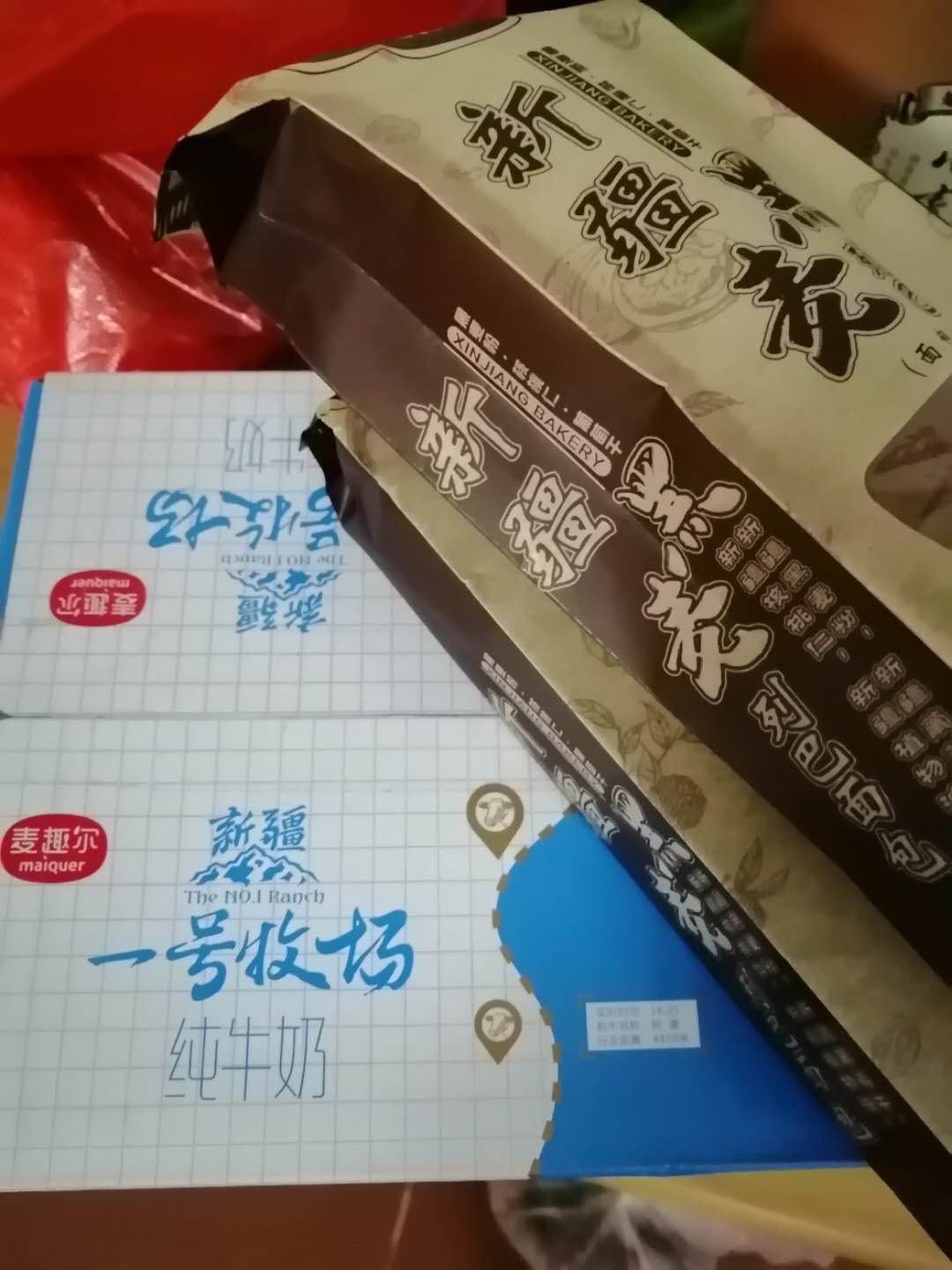 麥趣爾牛奶來自新疆天山天然牧場!