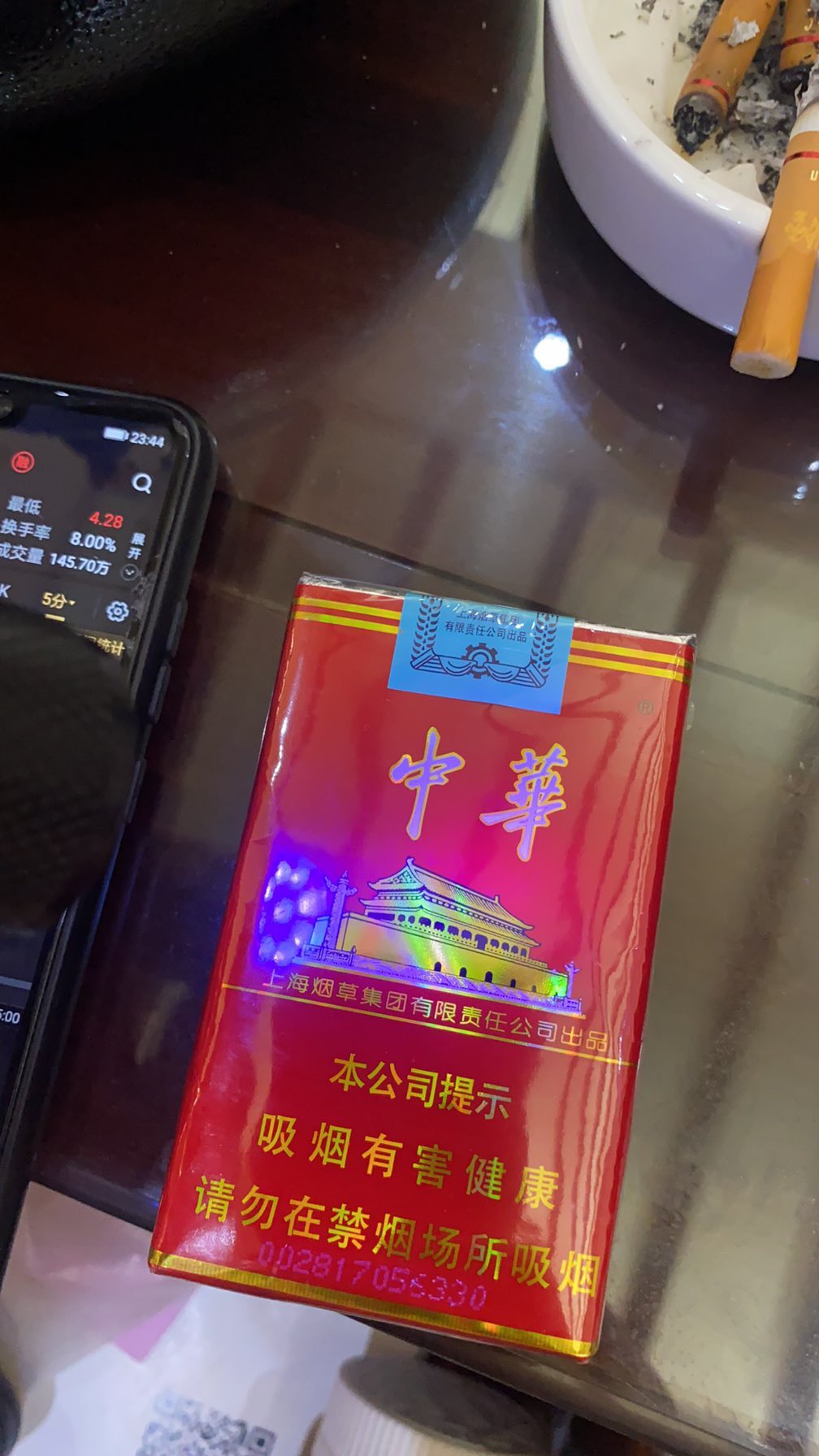 战士们冲啊,有可能也尾盘大出血y,进去弄两包烟抽