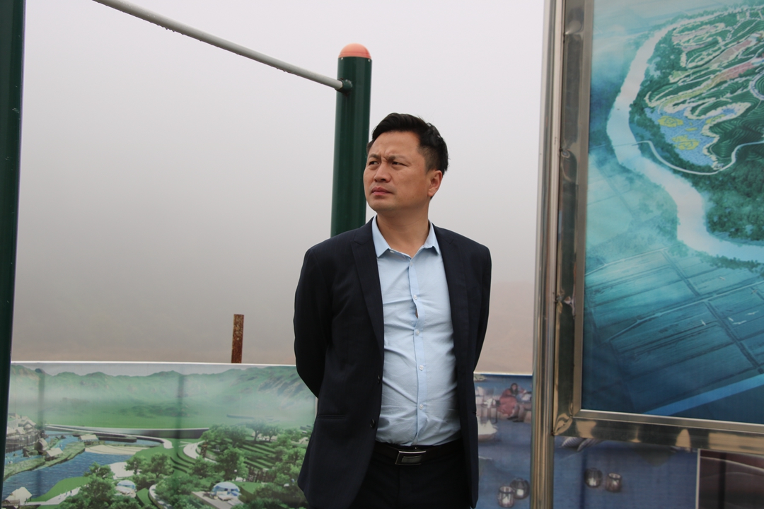 李亮坦荡过生活简单走人生