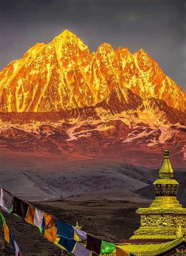 日照金山见者发财