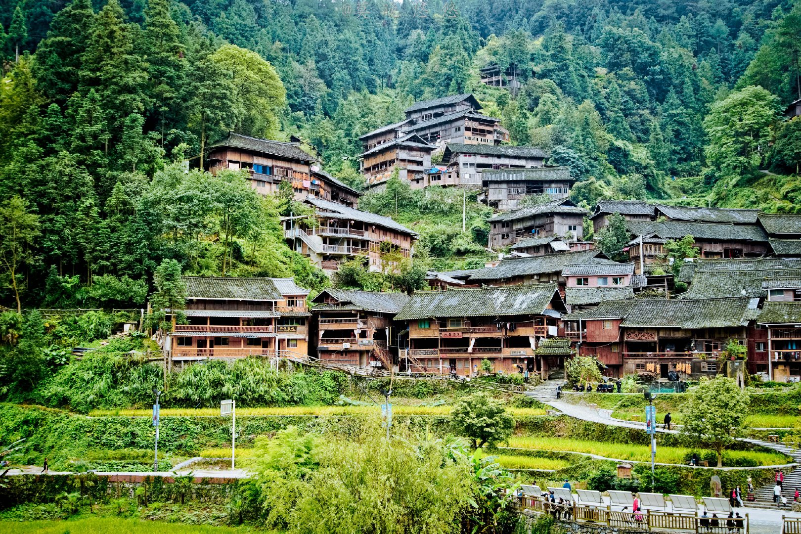 黔东南最原生态的朗德苗寨,景美人少体验好,国庆走起_财富号评论(cfhp