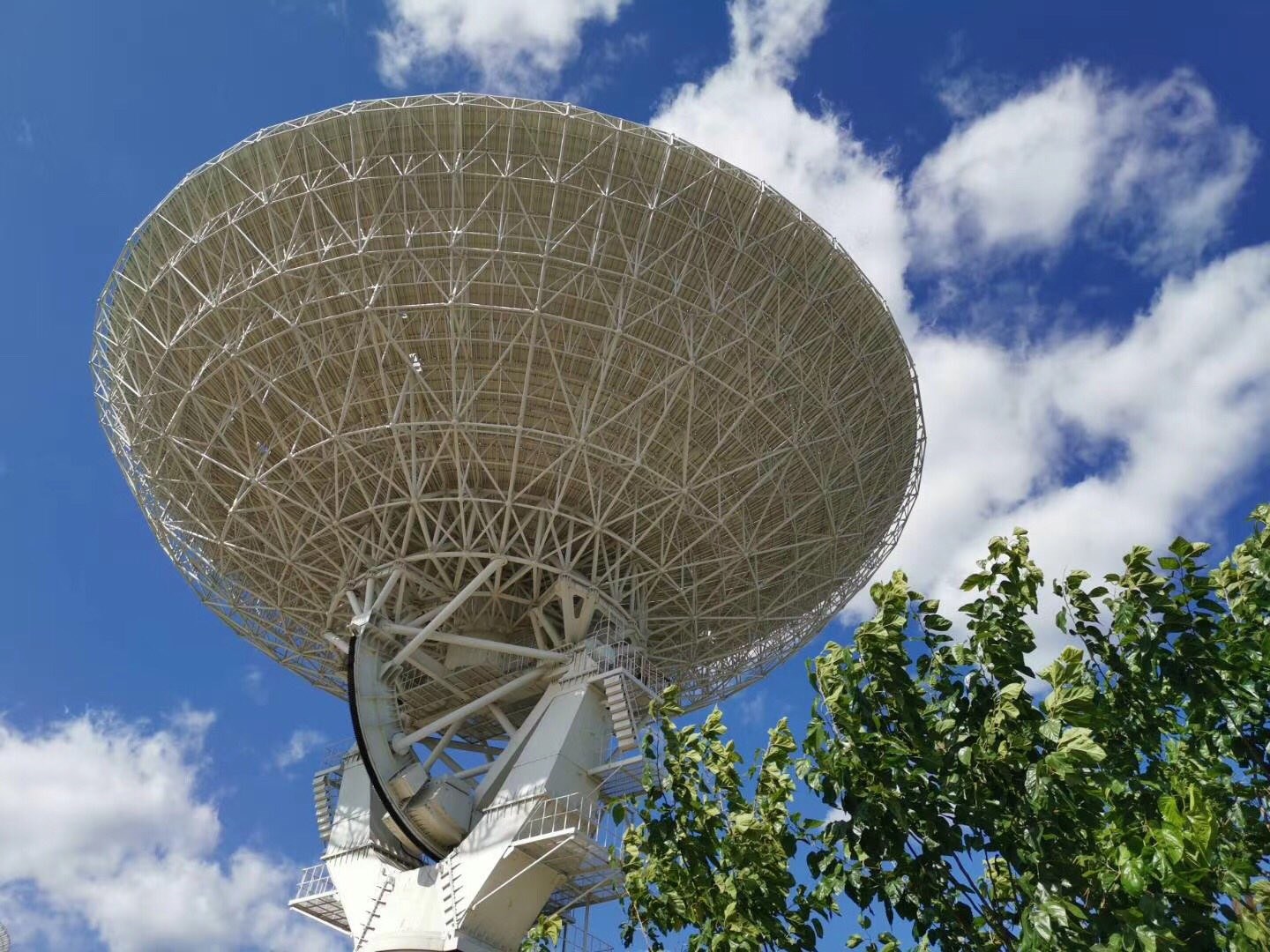 国庆节大家好好享受假期,"十一"拍摄于国家天文台密云站评论点赞王者