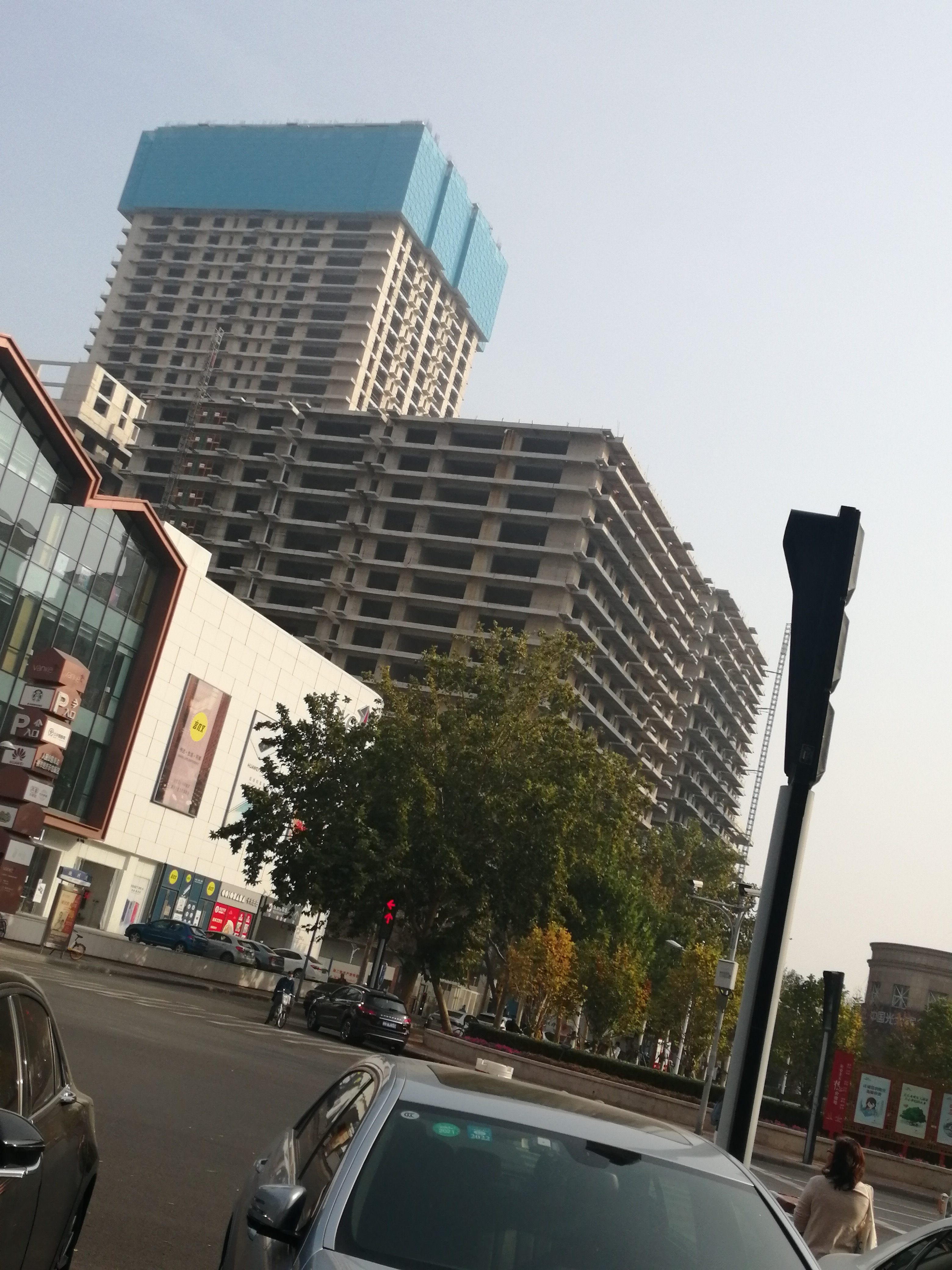 这个跟国恒时间差不多!名门广场,待拆,看看代价