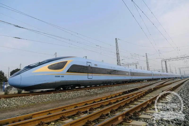 蓝色涂装cr300bf型复兴号怪好看的