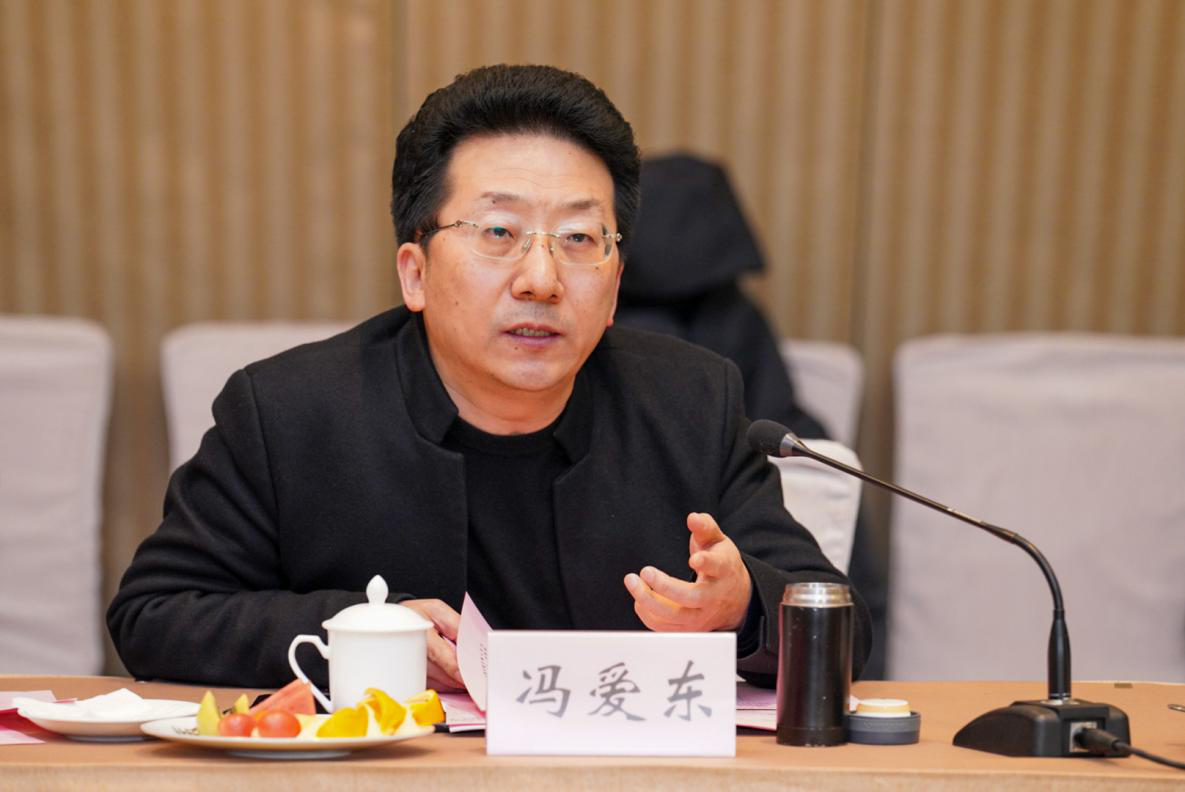 无锡经开区党工委委员,管委会副主任,雪浪小镇管委会主任冯爱东"雪浪