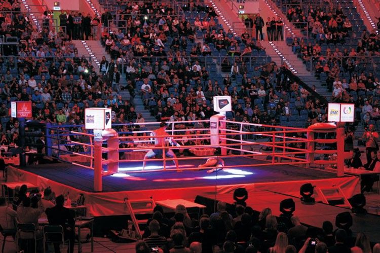 较量,一拳我一拳,打得撕裂,看得我们好激动啊,究竟谁是擂台赛的佼佼者