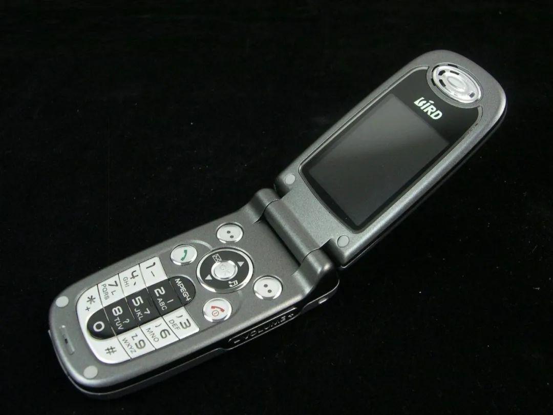 1996年,毕业于南昌航空大学的竺兆江被分配到波导工作,当年波导这个