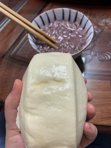 现在只吃的起馒头稀饭咯