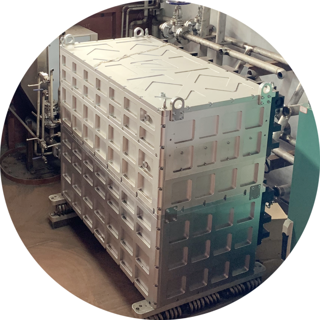 搭载中国船舶集团旗下七一二所燃料电池系统试验船完成系泊试验