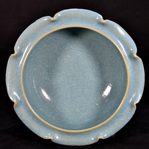 汝窑冰裂纹釉葵口洗