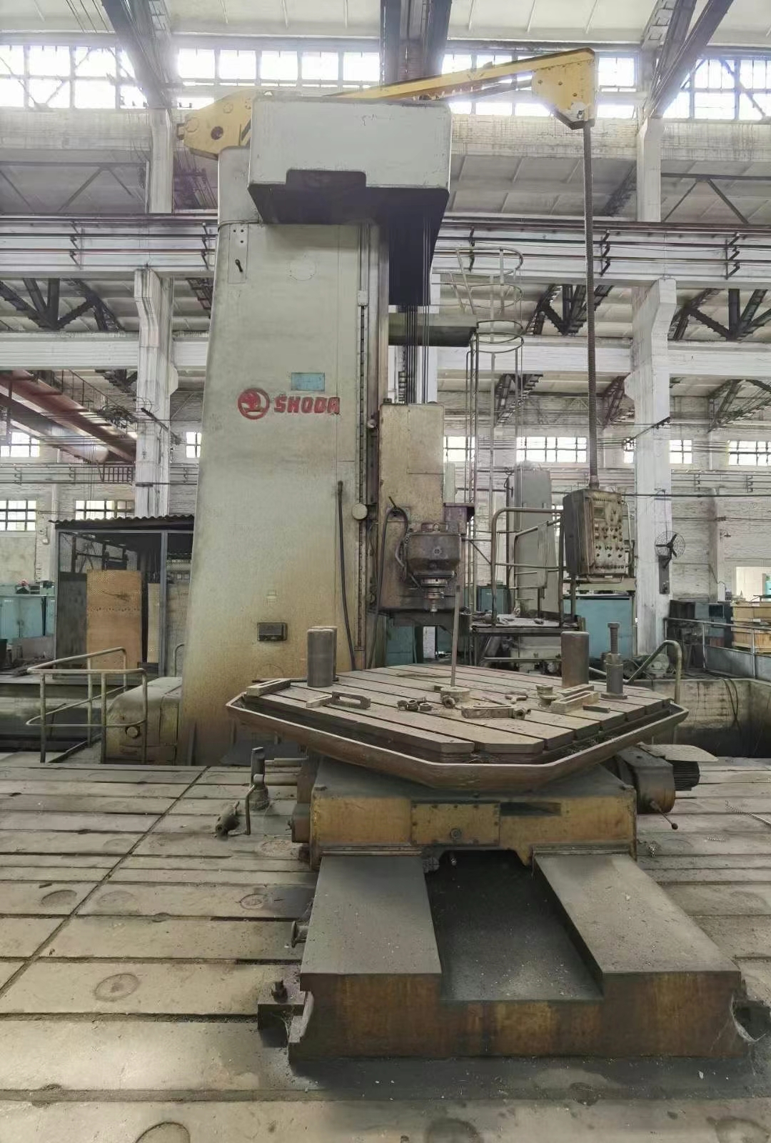 斯柯达160c落地镗铣床行程x轴10米y轴315米配四块大地平台2x