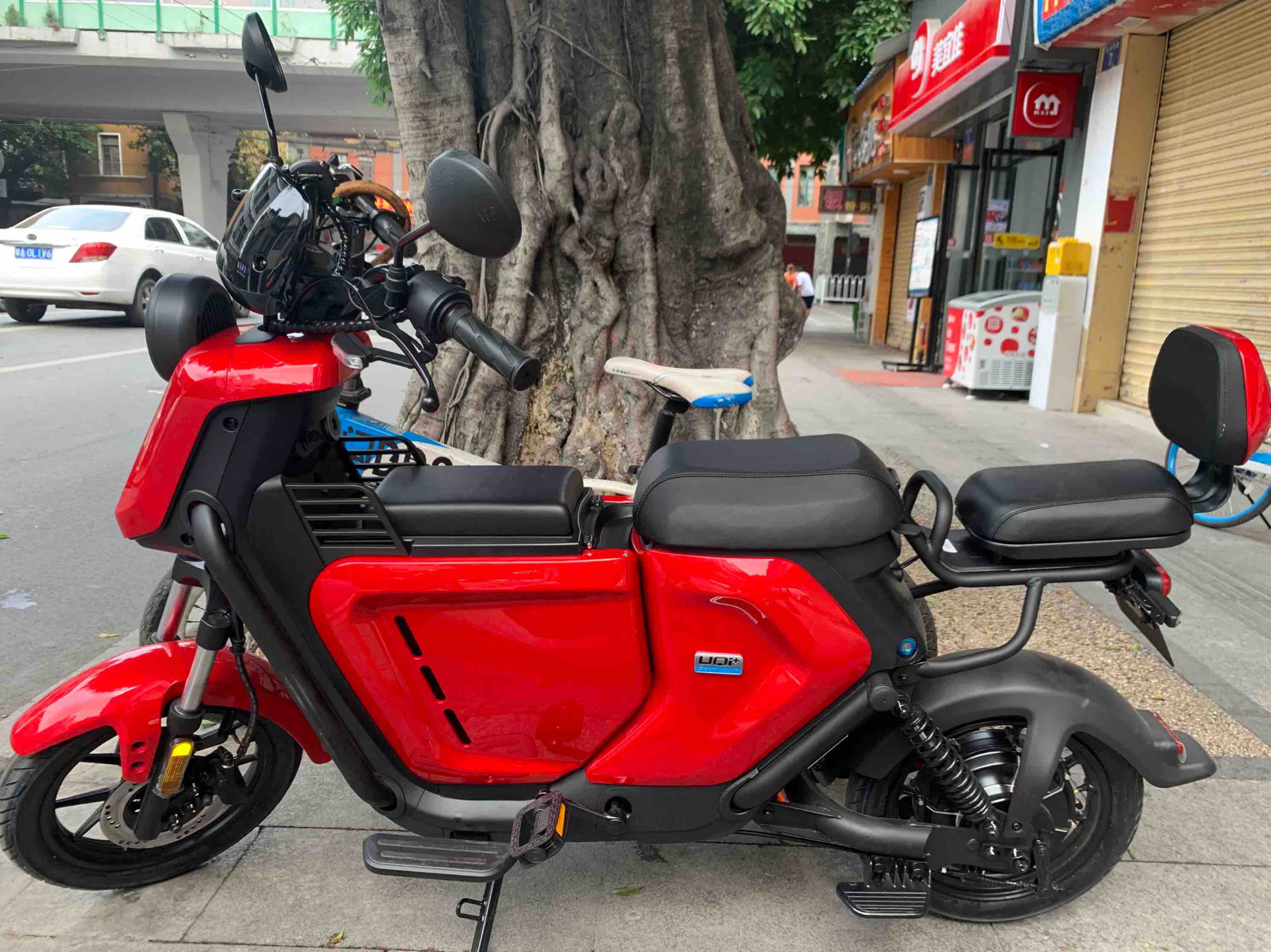 今天买了台红色小牛愿如愿