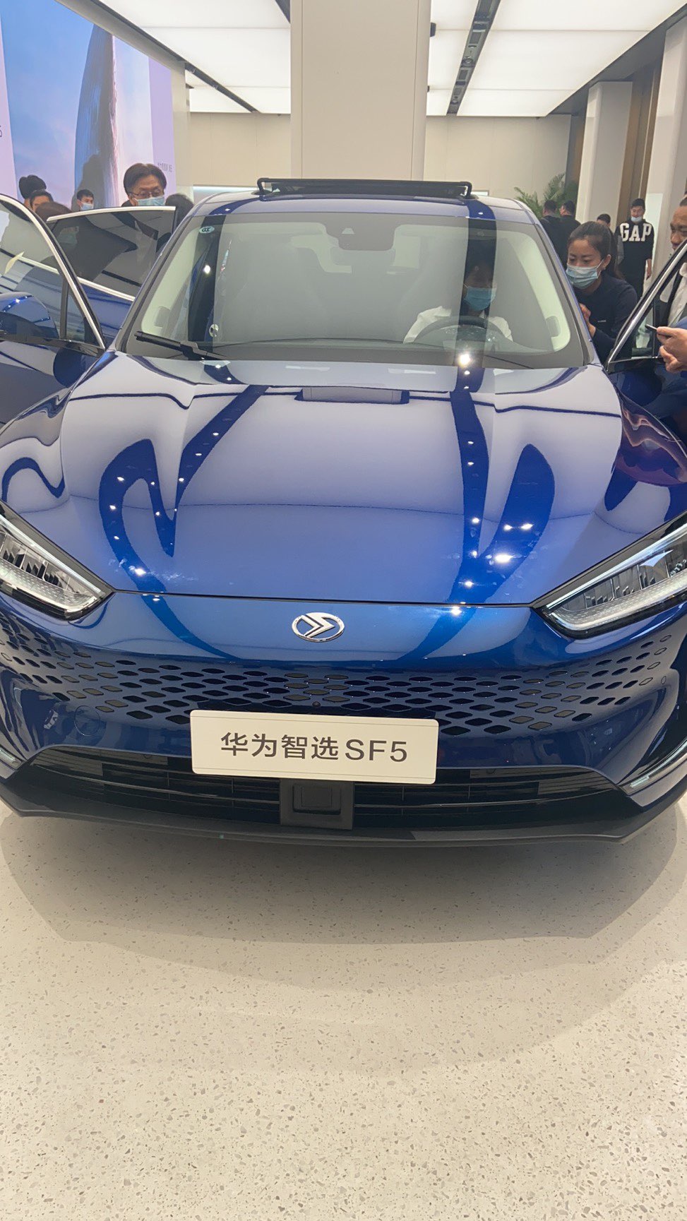 惊呆华为旗舰店手机和电动车一起卖带你去看看