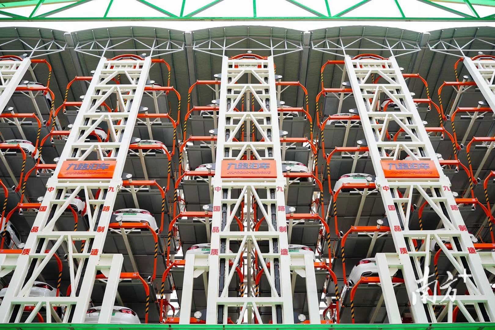 视频5月1日试运行东莞市人民医院垂直循环智能立体停车场新增转
