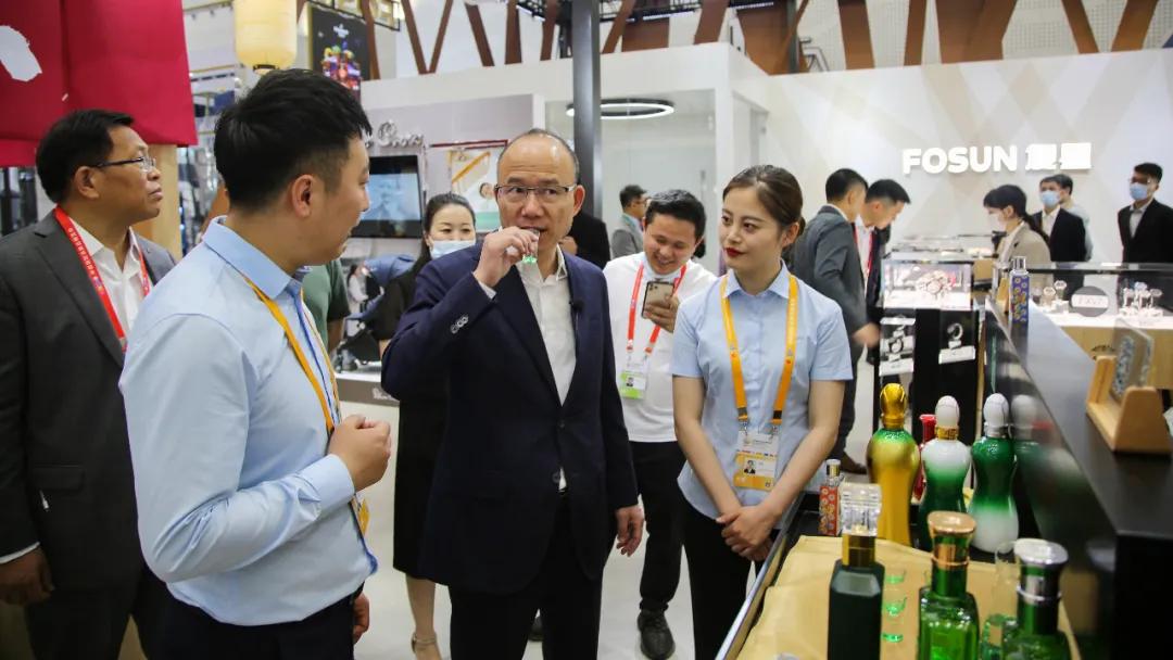 金徽酒全明星产品在首届中国国际消费品博览会大放异彩