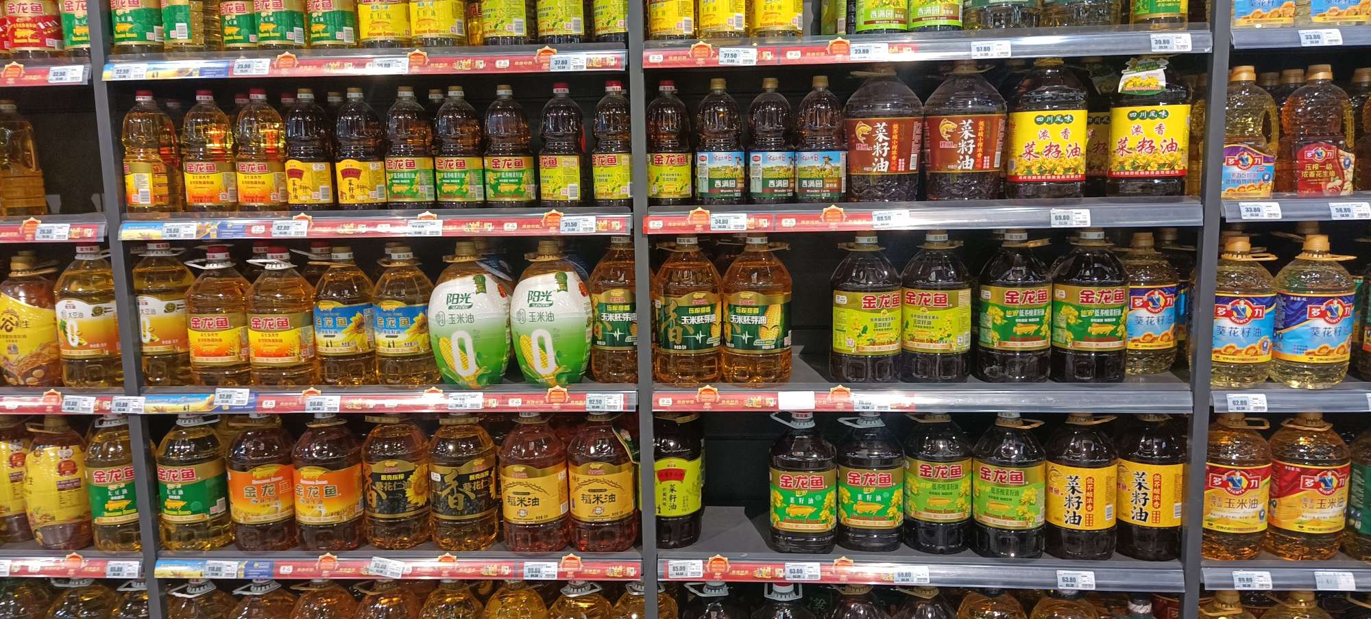 超市里的油类第一的位置还是很稳的,民以食为天,股