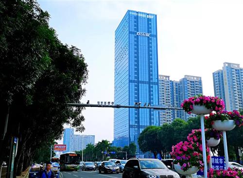 热列欢迎白云边领导抵达湛江欢乐家大厦考察