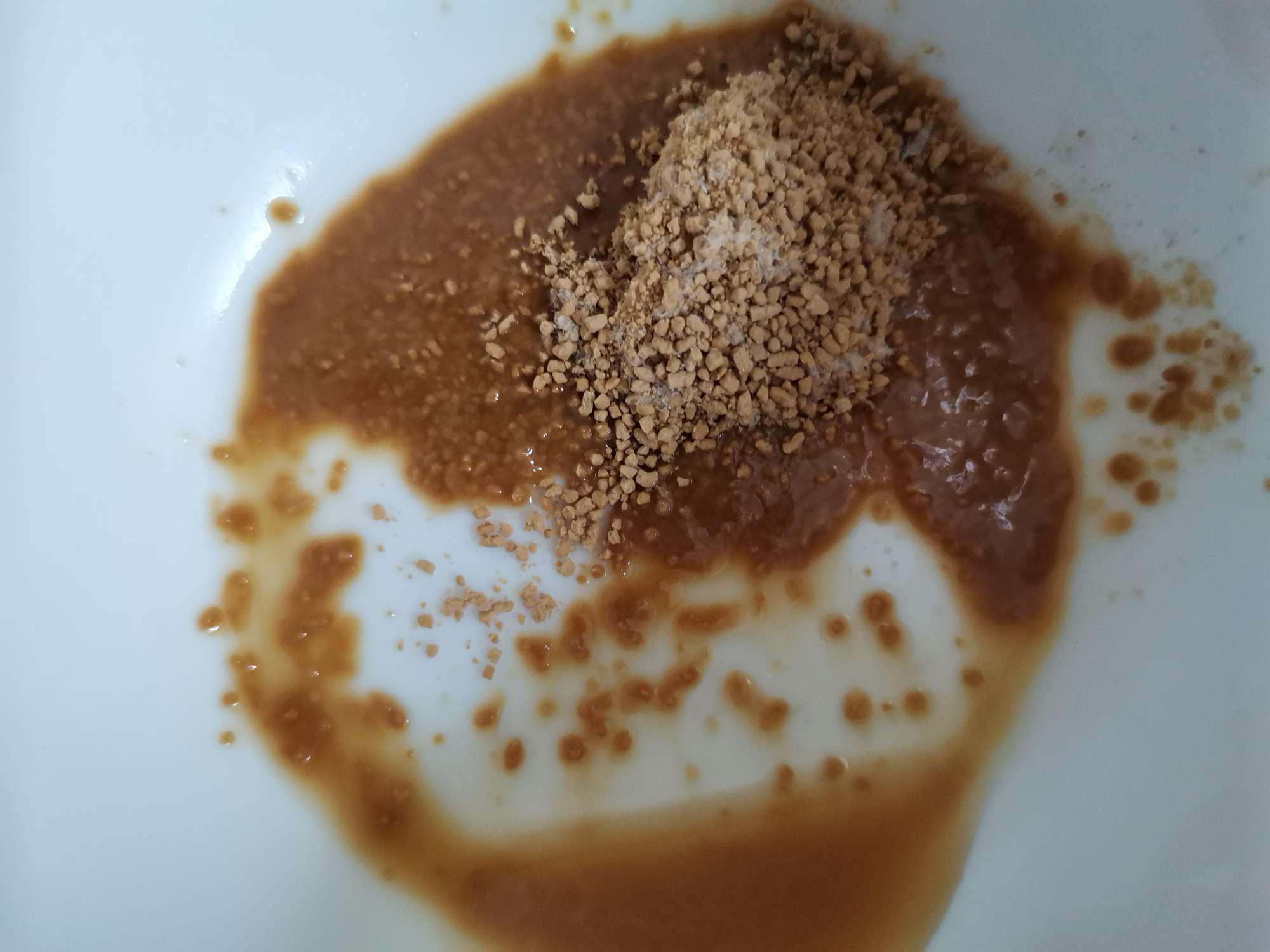 请问这个连花清瘟颗粒上面有絮状物,是正常的吗?