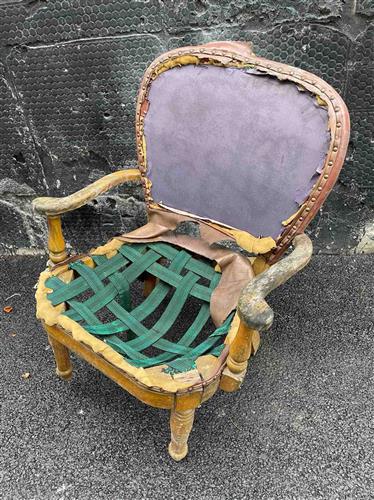 价值投资就像这破椅子马路边没人要可是坐下来还是可以的