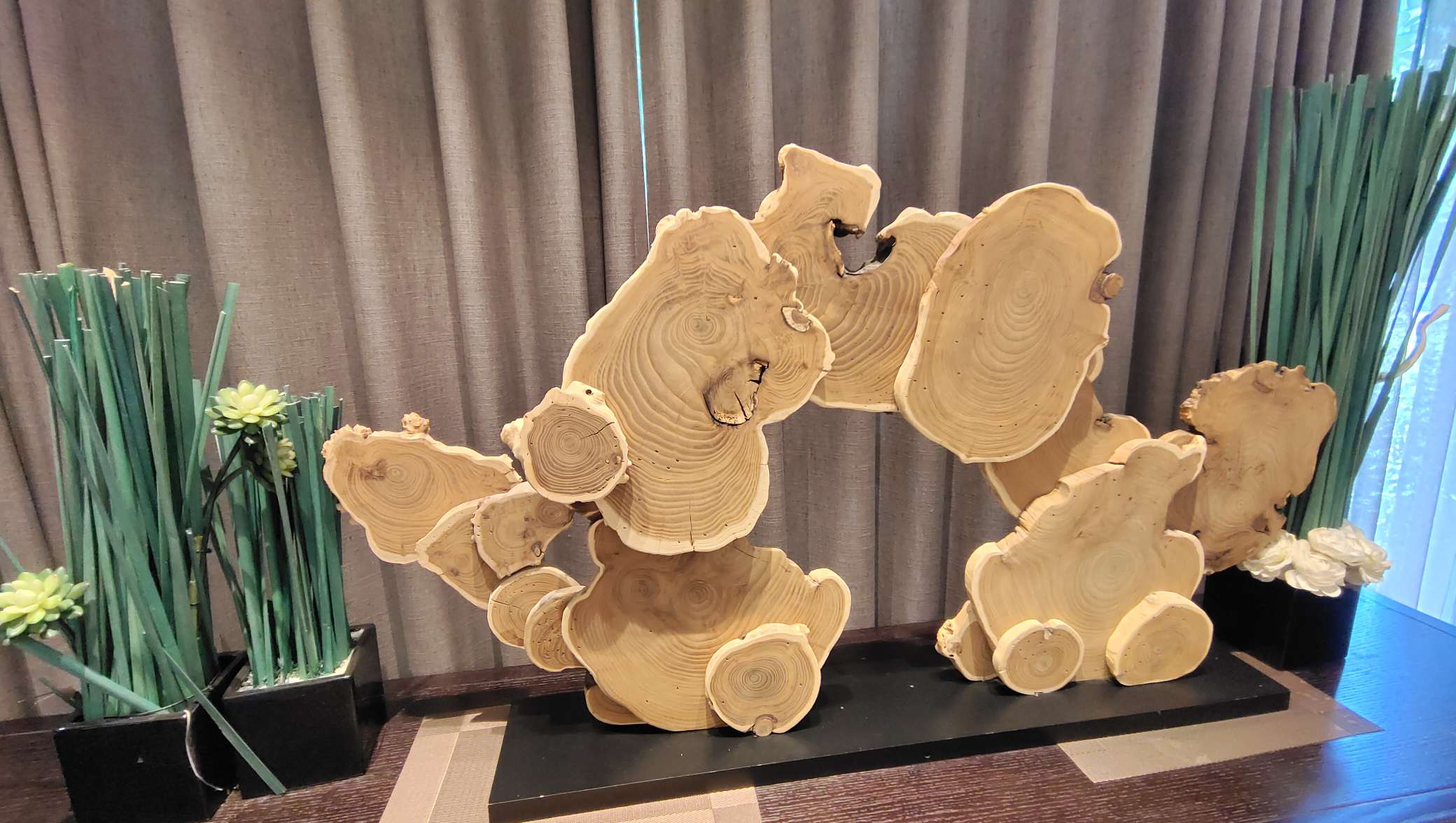 但到了设计师的手里,咔咔咔几下,就变成了一件艺术品