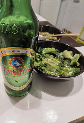 再穷也要支持青岛啤酒今天涨停晚上就吃肉