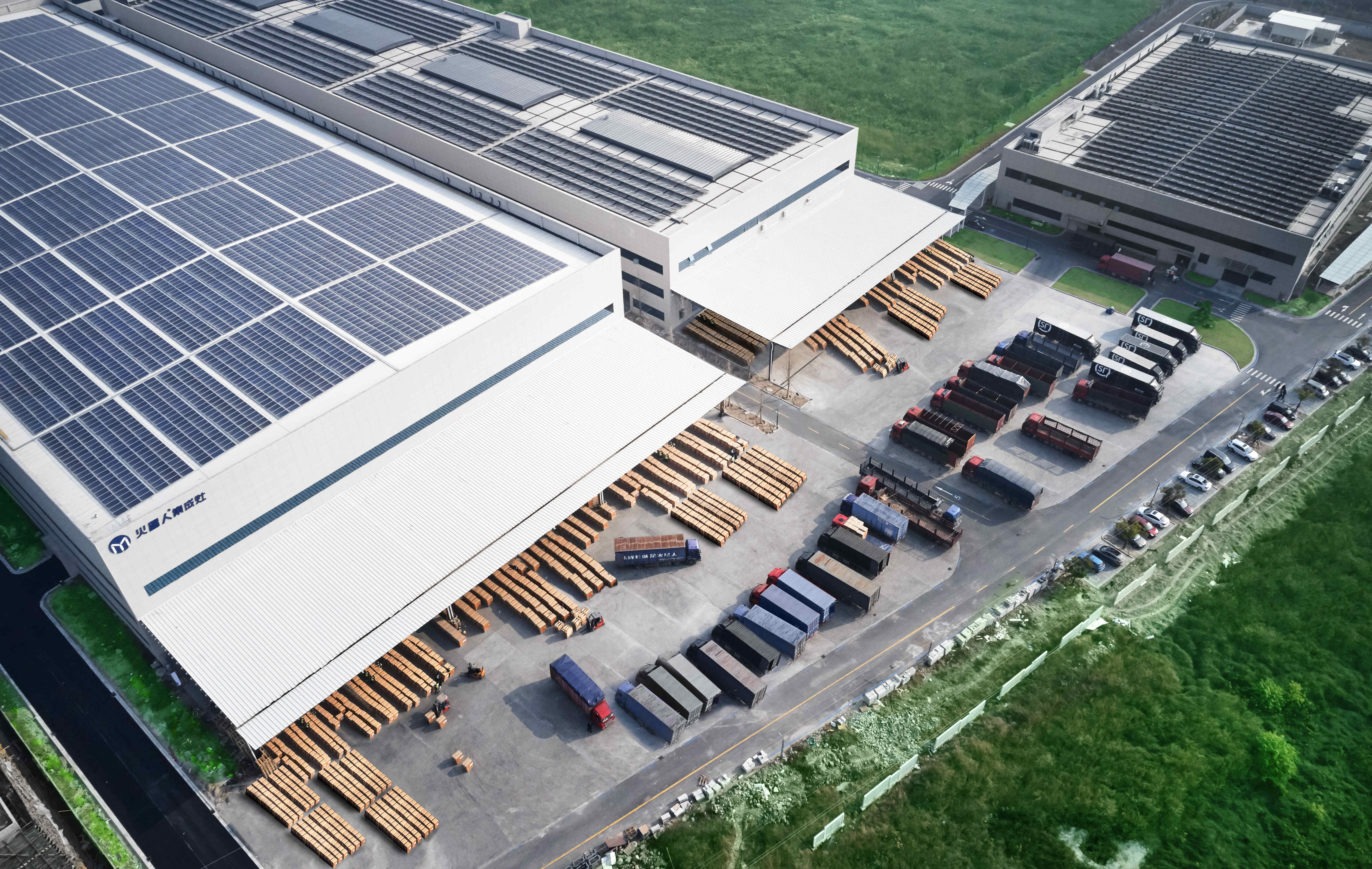 发货区立体仓库空中流水线车间一角生产区激光焊区生产区冲压线厂区