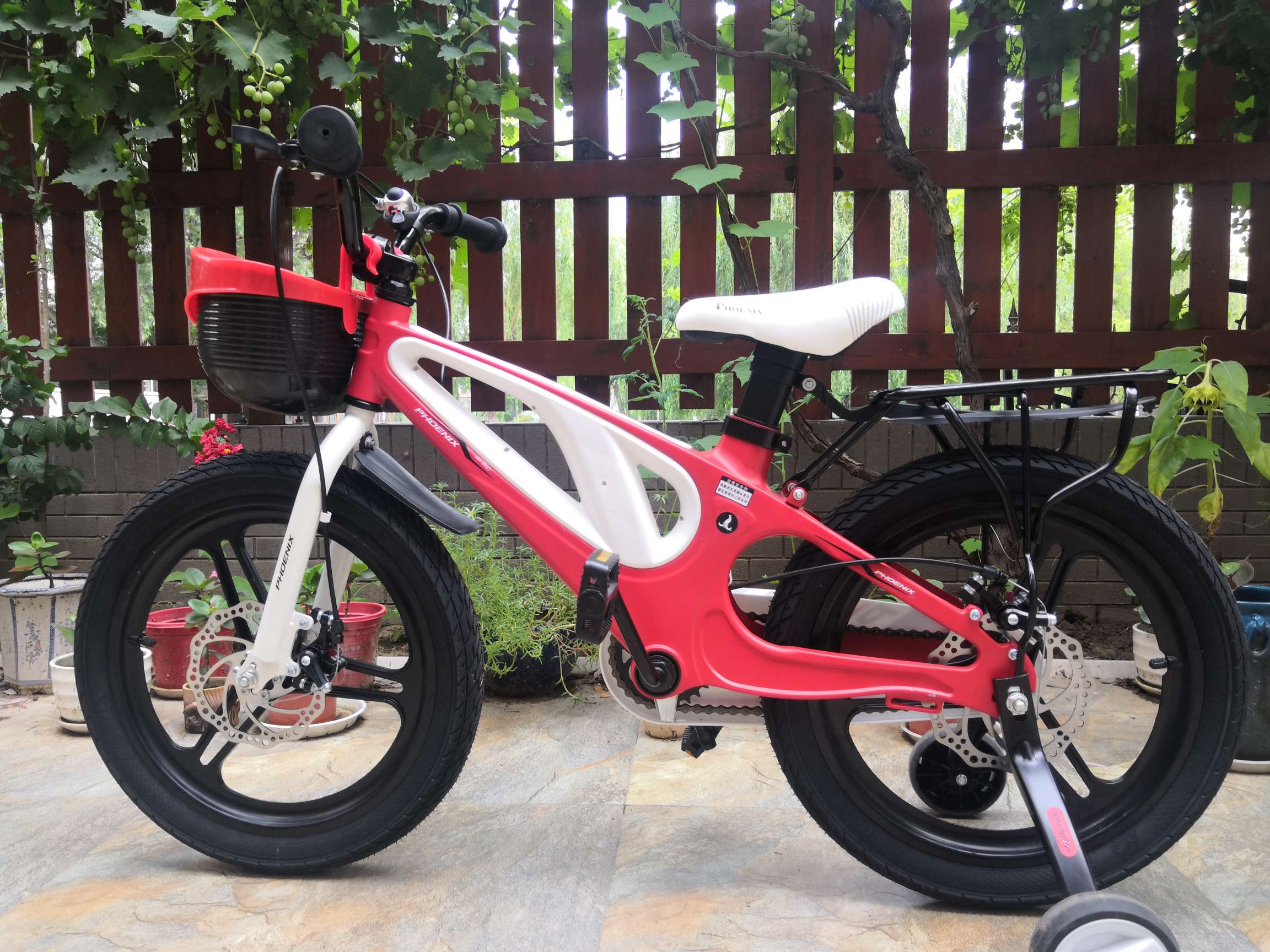 给女儿买了一辆自行车带她出去玩了目标是在2023年底持有20万股东方