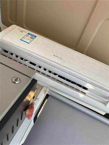 是一位上海建工里的工人白天上海建工的工地上我坐在中联重科的塔吊里