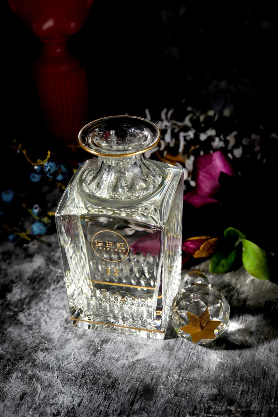 明珠要逆天携手皇室御用水晶品牌打造超高端白酒