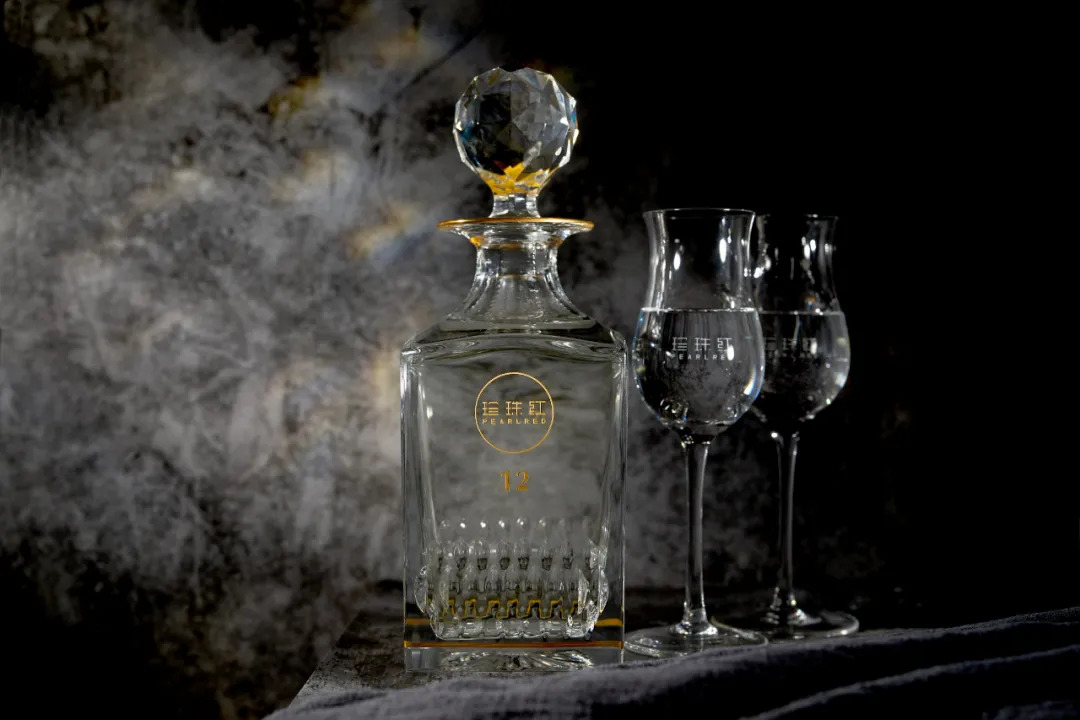 明珠要逆天携手皇室御用水晶品牌打造超高端白酒