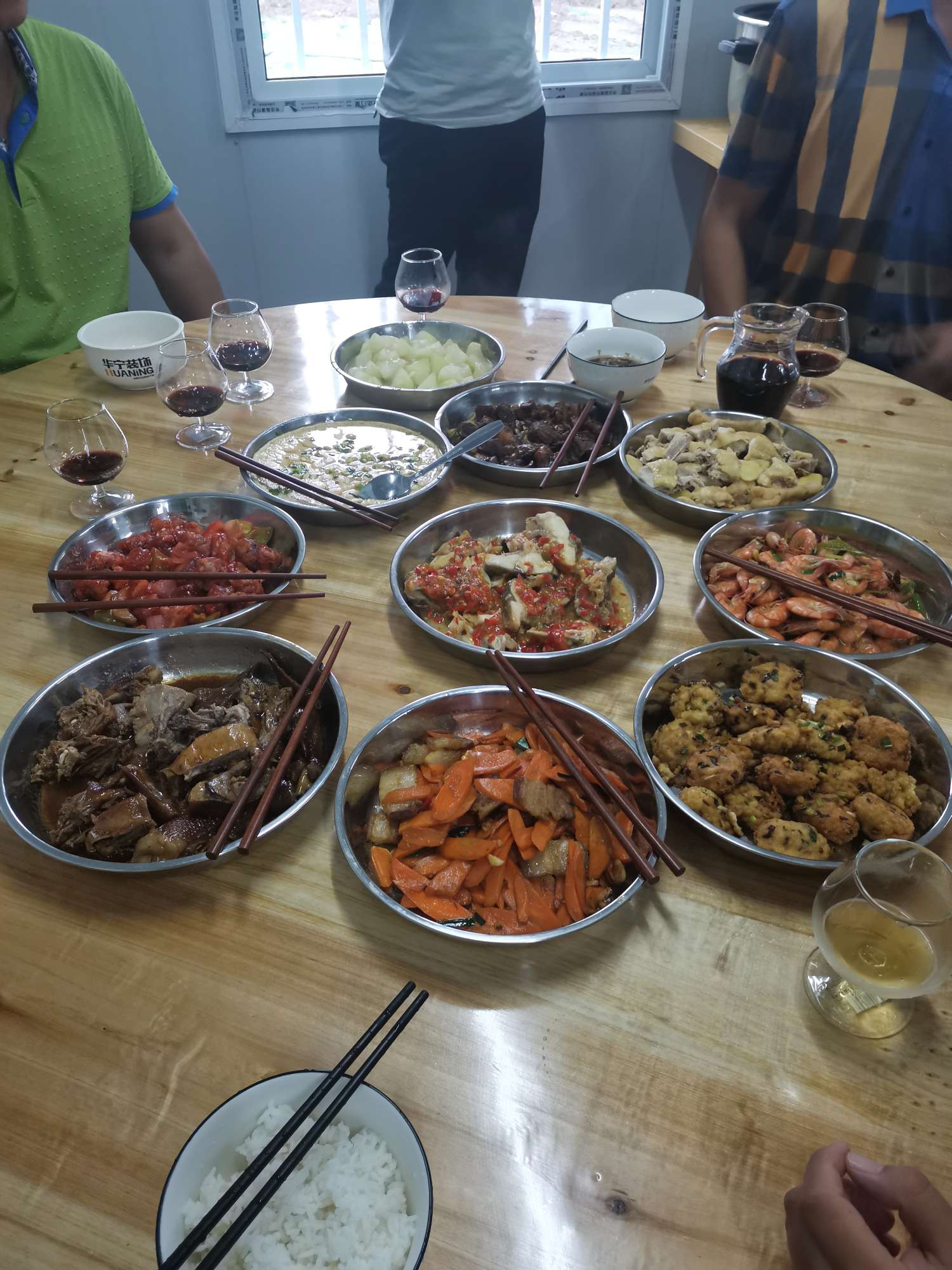 今晚工地加餐,晚上蛋蛋加鸡腿!