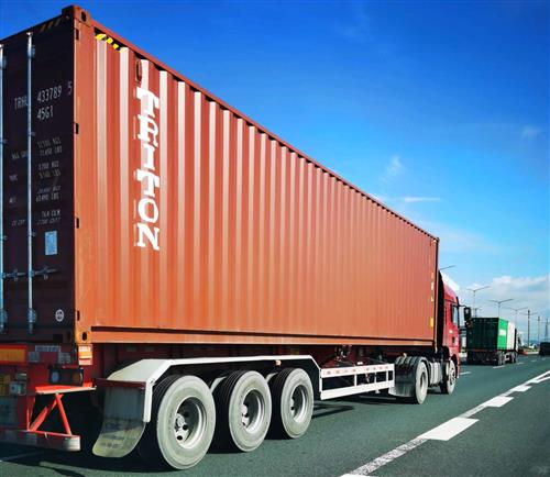 根正苗红的储能公司派能就像这辆马力十足的大货柜车行进在宽阔的高速