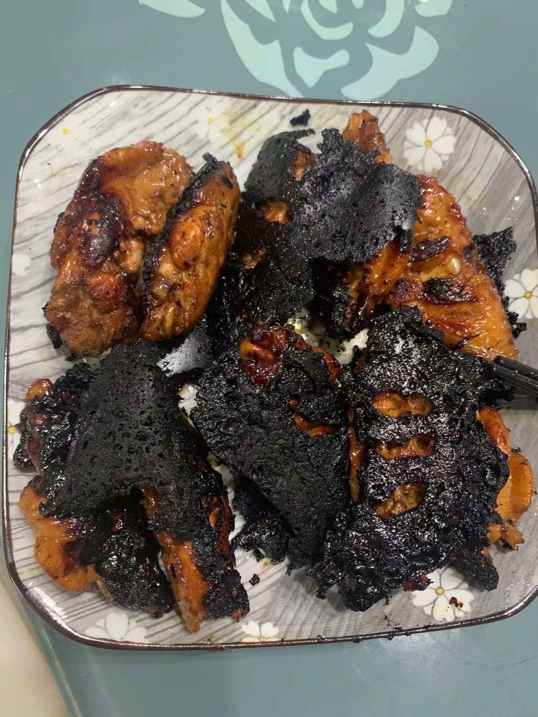 刚刚看行情跌了一下,抢了个黄金多单,就没有顾着