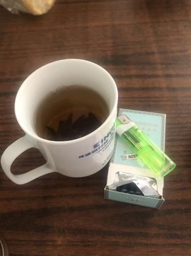 一杯茶一包煙一隻破股看半天