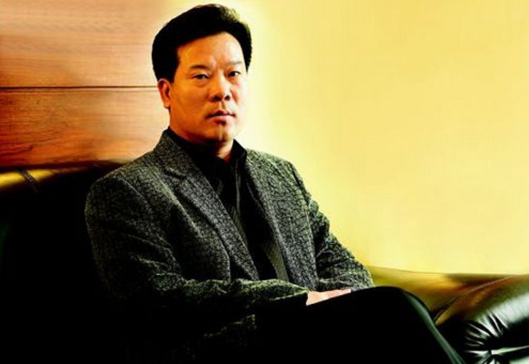 财务造假400亿潮汕首富坠下神坛曾靠800元建起800亿商业帝国