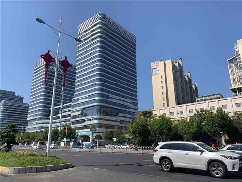 今天做摩的经过爱尔眼科的新总部大楼是真气派可惜股价喋喋不休